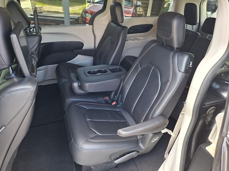 Chrysler Pacifica (2018) 3,6L,Top výbava, REZERVACE - fotka 13 z 44