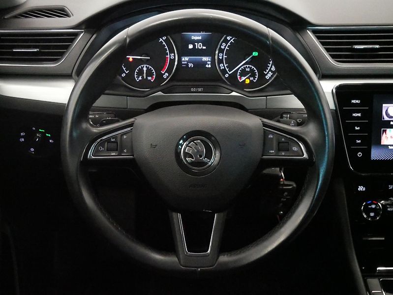 Škoda Superb - fotka 18 z 30