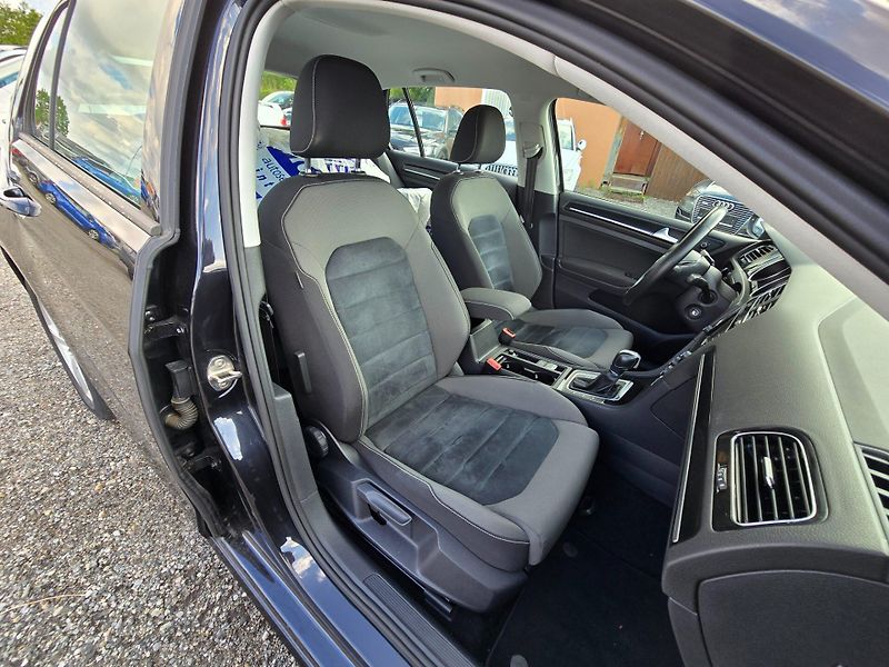 Volkswagen Golf (2015) 1.4 TGi Highline DSG - fotka 20 z 22