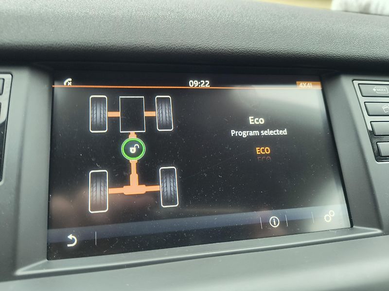 Land Rover Discovery Sport 2.0 TD4 4X4 NAVI/AC/KAMERA/ALU - fotka 37 z 43