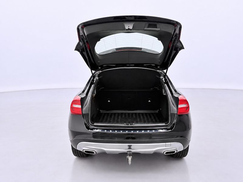 Mercedes-Benz GLA 1,6 180 90kW Xenon Navi - fotka 9 z 24