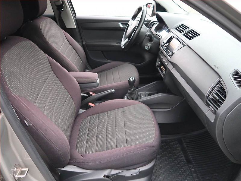 Škoda Fabia (2017) 1.4 TDI, Navi, Tempomat - fotka 9 z 18
