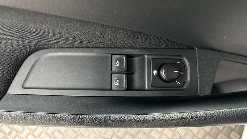 Škoda Scala 1.0 TSI Ambition - fotka 20 z 23