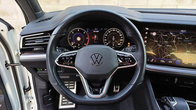 Volkswagen Touareg R-LINE 210kW-WEBASTO-HUD-TZ- - fotka 24 z 50