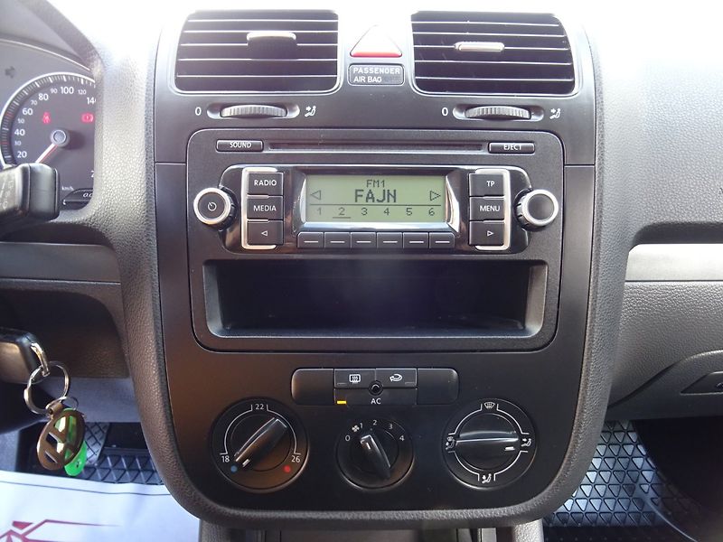 Volkswagen Golf (2009) 1.9TDi,77kW,S.kniha - fotka 13 z 22