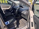 Toyota Yaris 1.3 - náhled 12