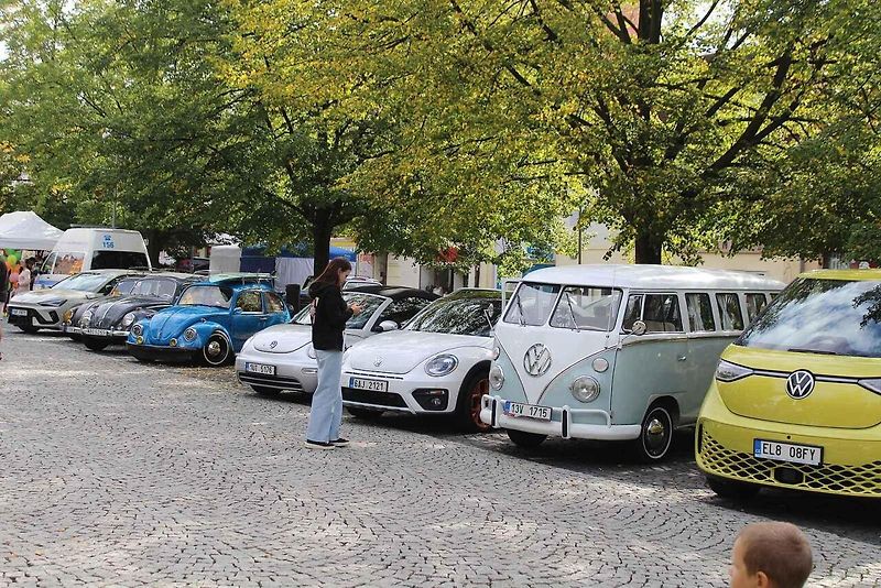 V severočeském Litvínově se uskutečnil premiérový Autofest. Na snímku je luxusní Porsche 911 Spirit.