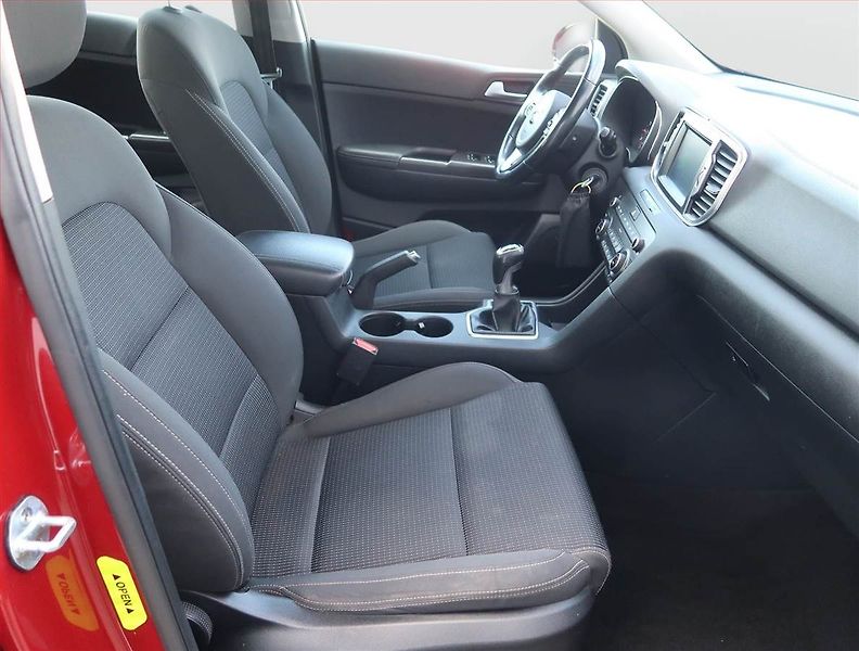 Kia Sportage (2017) 1.6 GDI, Serv.kniha, Navi - fotka 9 z 16