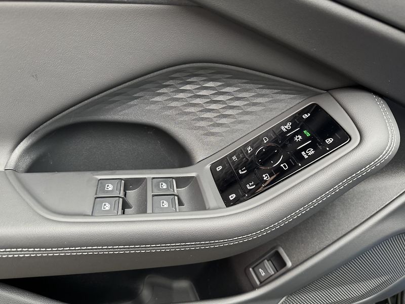 Audi A6 40TDi-4x4-S-LINE-R21-EDICE ONE - fotka 16 z 50