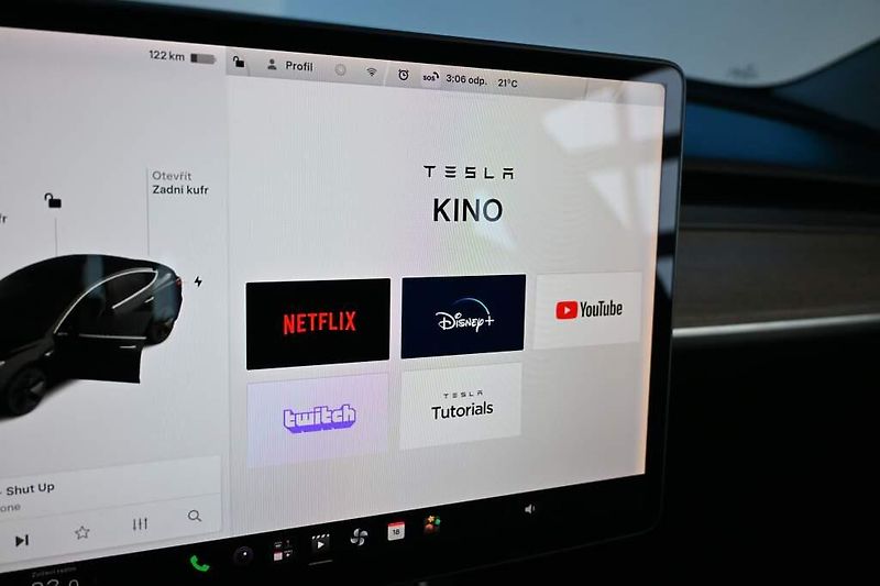 Tesla Model 3 (2019) AWD DUALMOTOR 350 KW LED Kamer - fotka 26 z 36