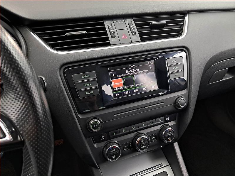 Škoda Octavia (2015) 1.6 TDI, Serv.kniha, Xenony - fotka 12 z 19