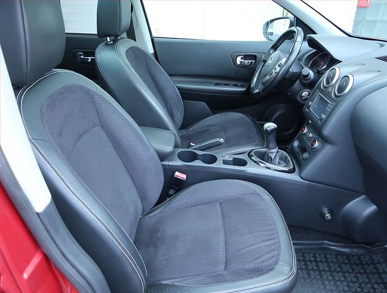 Nissan Qashqai (2013) 1.6, Tempomat, Park. senzory - fotka 9 z 15