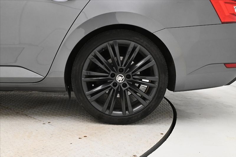 Škoda Superb 2,0 TDI 110kW DSG Style Záruka - fotka 24 z 24