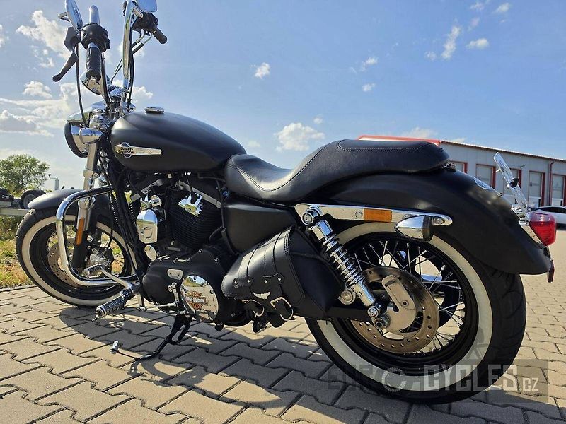 Harley-Davidson (2012) XL 1200 CB Sportster Custom Li - fotka 17 z 20