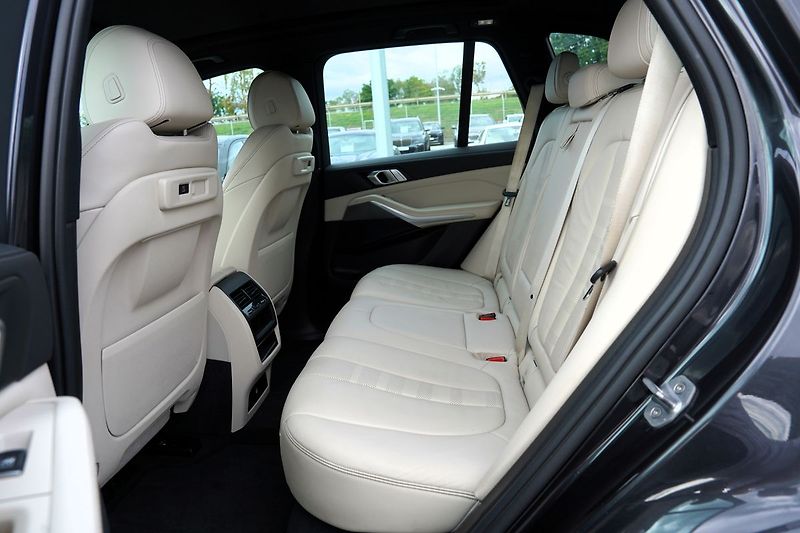 BMW X5 40i xDrive/340 PS/tažné/panora - fotka 35 z 47