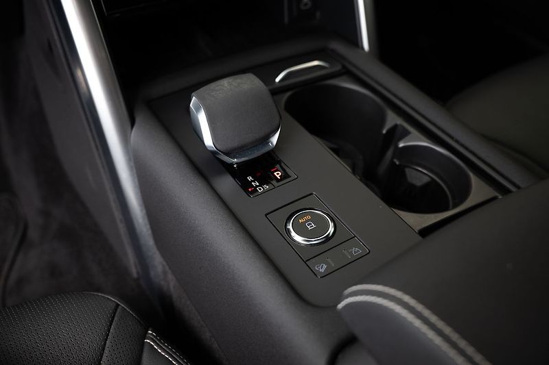Land Rover Discovery D300 SE Approved/7 míst/ - fotka 19 z 27