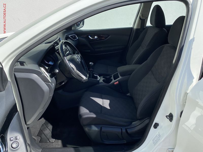 Nissan Qashqai (2015) 1.6 dCi 4x4, Acenta - fotka 11 z 16