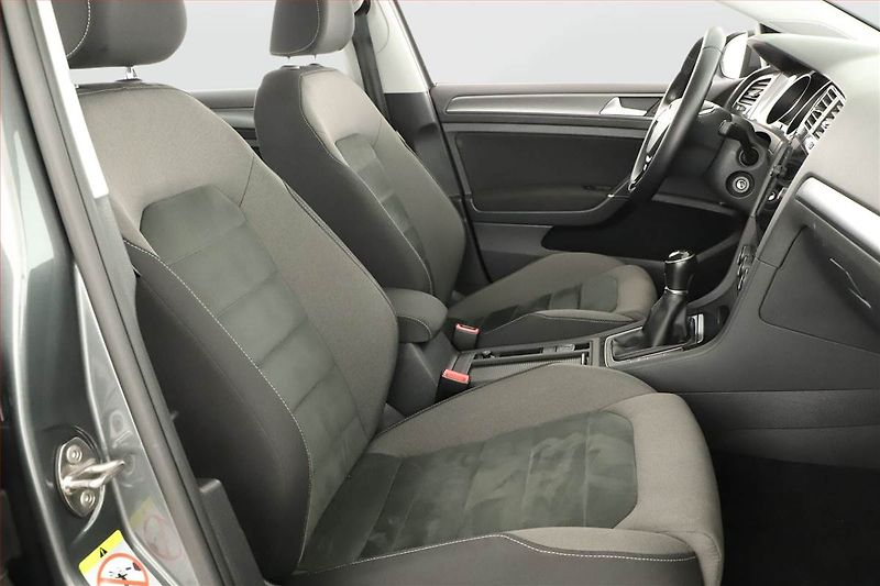 Volkswagen Golf (2018) 1.4 TSI, Tempomat - fotka 7 z 17