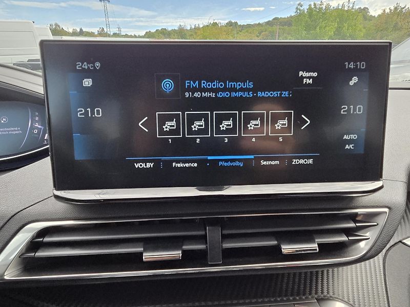 Peugeot 5008 (2024) 1.2 PT 130 ALLURE PACK EAT8 - fotka 18 z 34