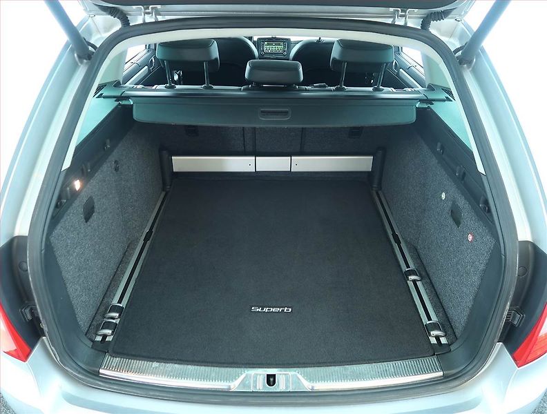 Škoda Superb (2011) 2.0 TDI, Serv.kniha - fotka 13 z 21