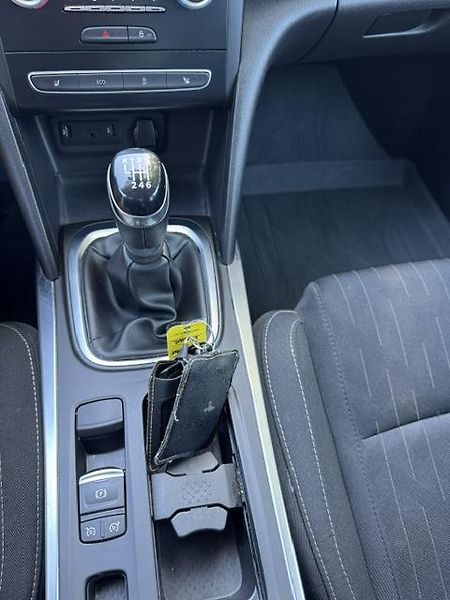 Renault Mégane (2019) 1.3 TCe Limited, NOVÝ MOTOR! - fotka 20 z 35