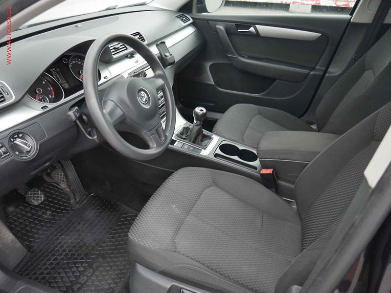 Volkswagen Passat (2011) 1.4TSi, AC, tempo, navi - fotka 9 z 13
