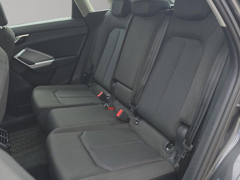 Audi Q3 (2021) S-Line 1.5 TFSi 110kw, ČR - fotka 24 z 26