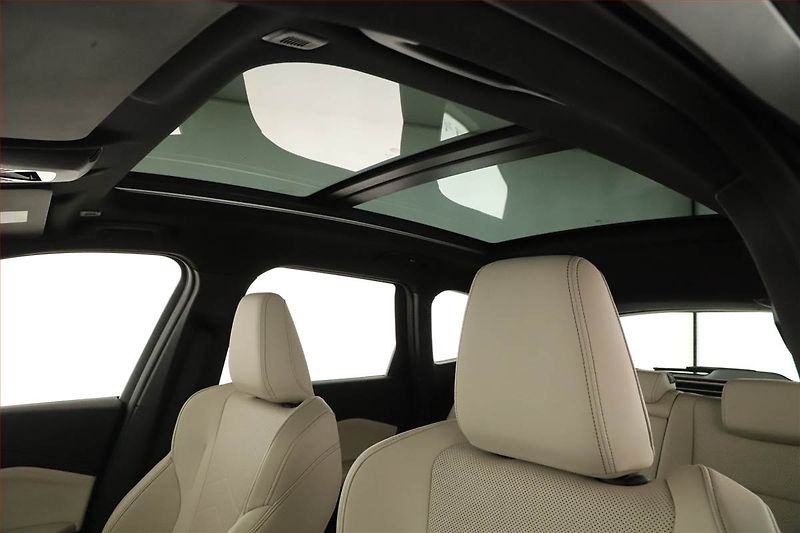 BMW iX (2023) xDrive30, SoH 100% - fotka 13 z 28