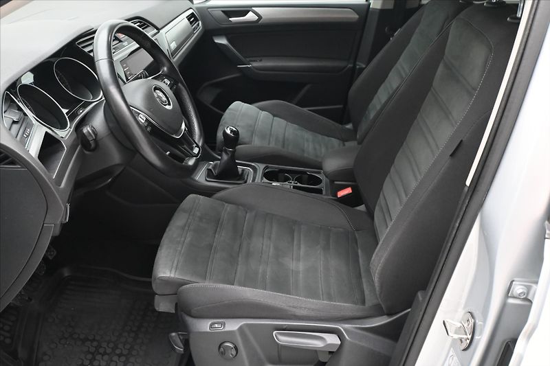 Volkswagen Touran 1,6 TDI 85kW Navi Senzory - fotka 13 z 30
