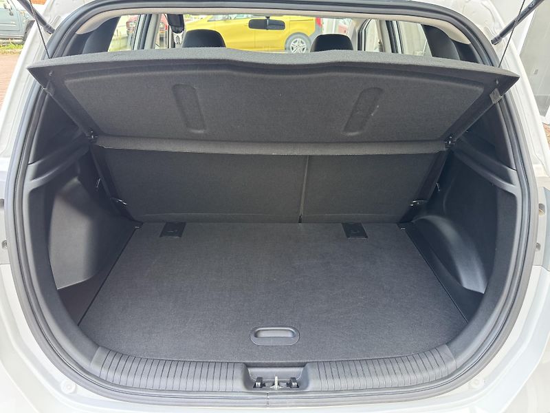 Hyundai ix20 1.6i ČR 1.majitel - fotka 21 z 23
