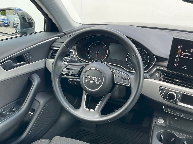Audi A4 (2022) 2.0 35 TFSI 110 kW S-tronic S- - fotka 17 z 30