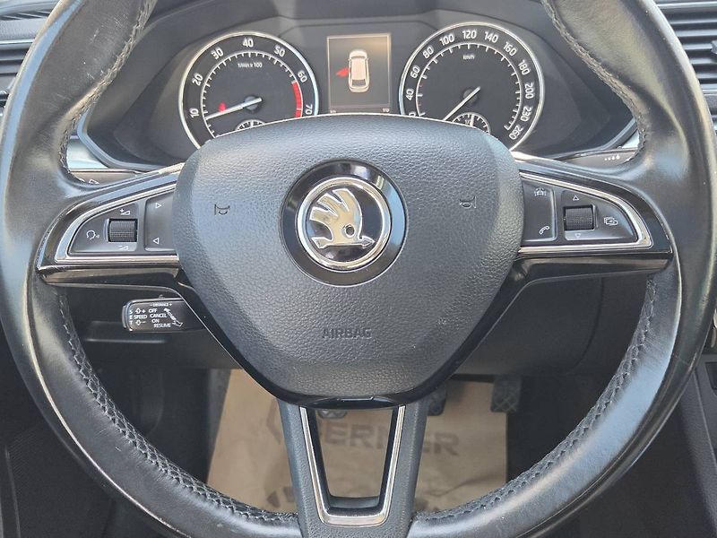 Škoda Superb (2015) 1.4 TSI Style Plus - fotka 19 z 53