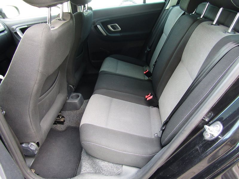 Škoda Fabia (2008) 1.4 16V  63kW  SPORT - fotka 22 z 38