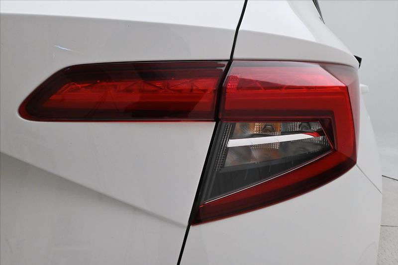 Škoda Karoq 1,5 TSI 110 kW Ambition Tažné - fotka 29 z 30