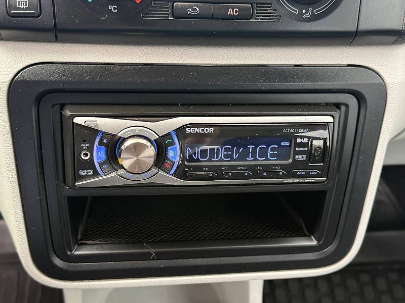 Škoda Roomster (2007) 1.6 16V 77 kW Ambiente - fotka 13 z 20