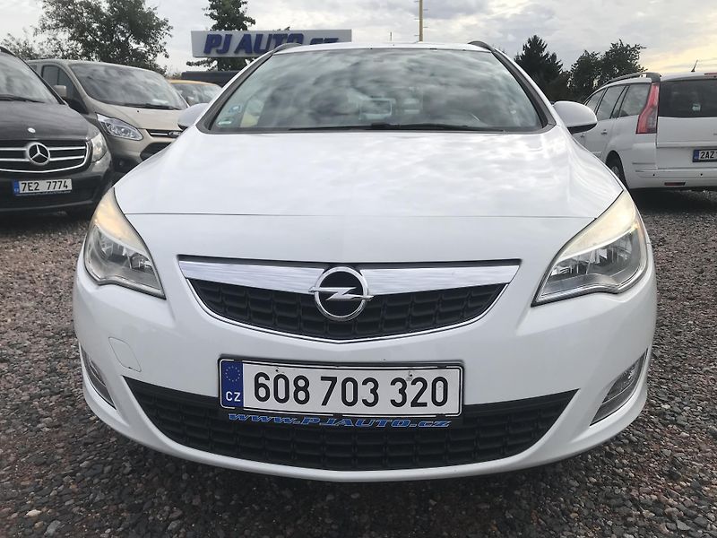 Opel Astra 1.4i 74 KW,KLIMA ,TEMPOMAT.... - fotka 2 z 16
