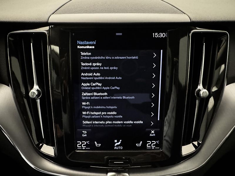Volvo XC60 B4 AWD MOMENTUM AUT REZERVACE - fotka 39 z 45