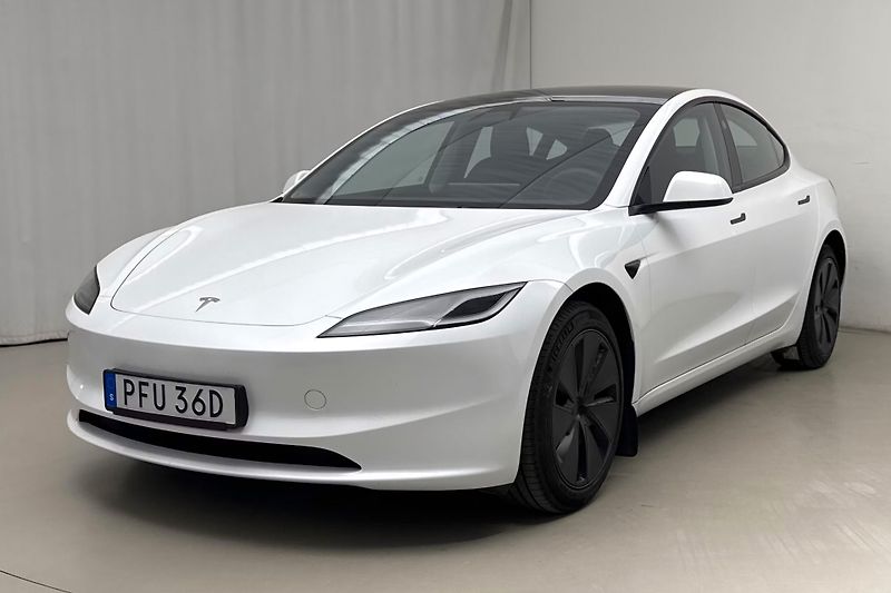Tesla Model 3 Long Range AWD Highland Tažné - fotka 1 z 20