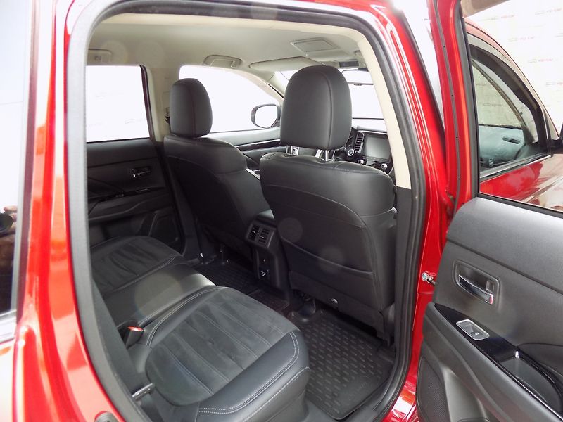 Mitsubishi Outlander (2021) 2.4 PHEV/4WD/1.Maj./LED/ - fotka 19 z 42