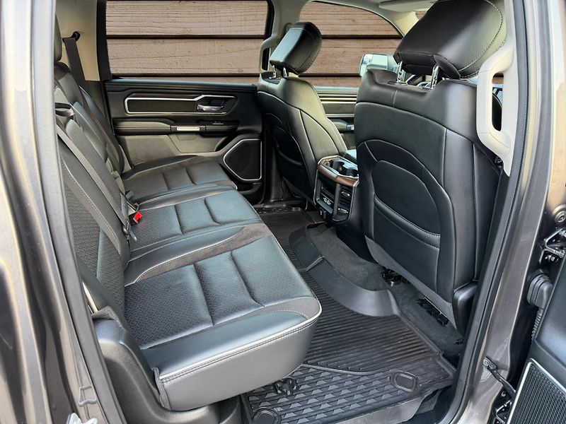 Dodge RAM (2022) +LARAMIE+VZDUCH+RAMBOX+HEMI+ - fotka 14 z 25