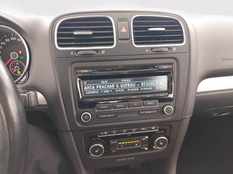 Volkswagen Golf (2013) Highline 1.6 TDI, Automat - fotka 12 z 22