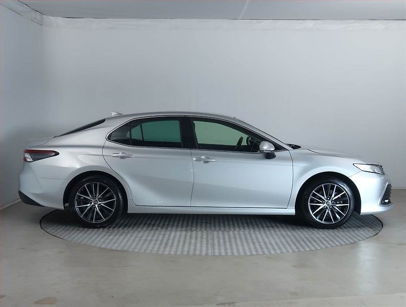 Toyota Camry (2022) Prestige 2.5 Hybrid - fotka 6 z 21