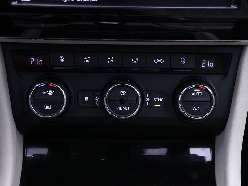 Škoda Superb 2,0 TSI 206kW DSG 4x4 CZ L&K - fotka 36 z 45