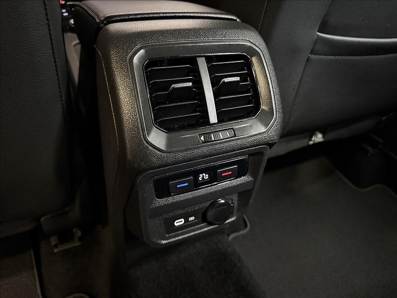 Seat Tarraco FR 2.0TSI 140kW DSG PANORAMA - fotka 34 z 47