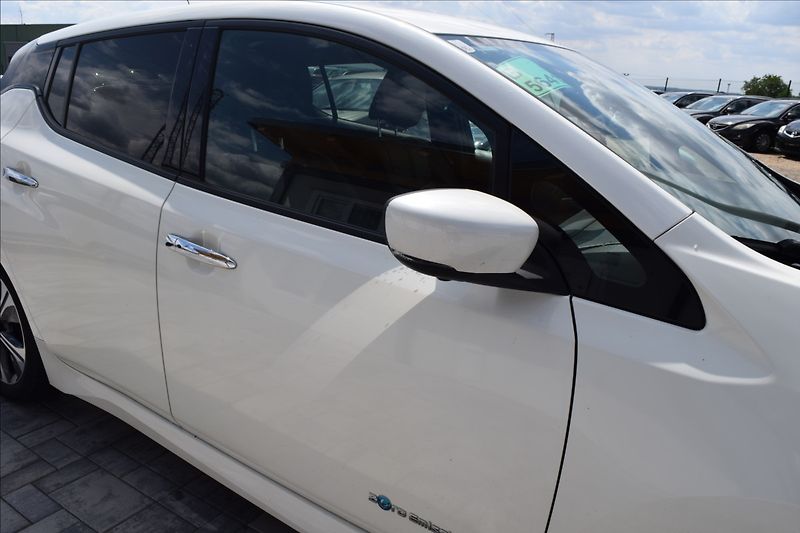 Nissan Leaf 42KW TEKNA TOP VÝBAVA - fotka 8 z 26