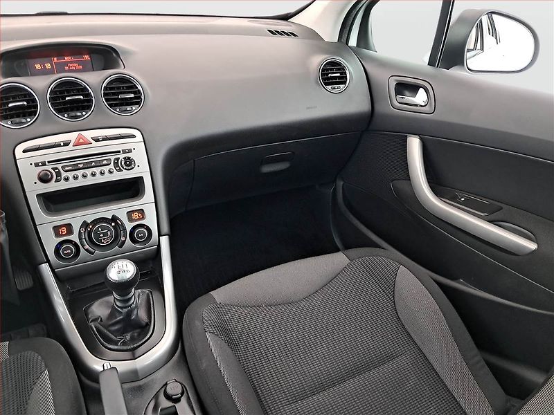 Peugeot 308 (2012) 1.6 HDi, 7 míst, jezdí výborně - fotka 8 z 17