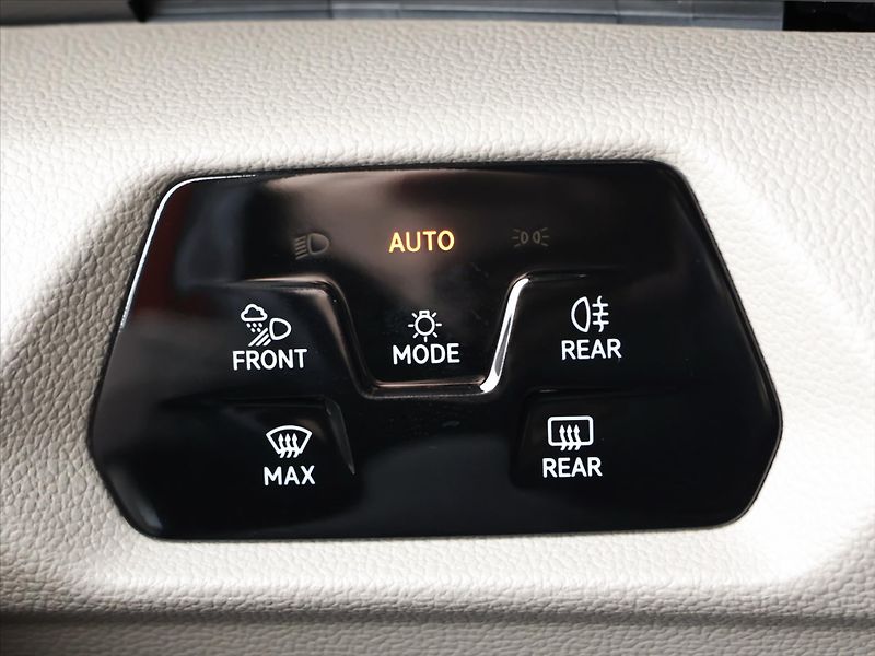 Volkswagen Multivan 2,0 TDI DSG Long Style 7-Míst - fotka 20 z 42