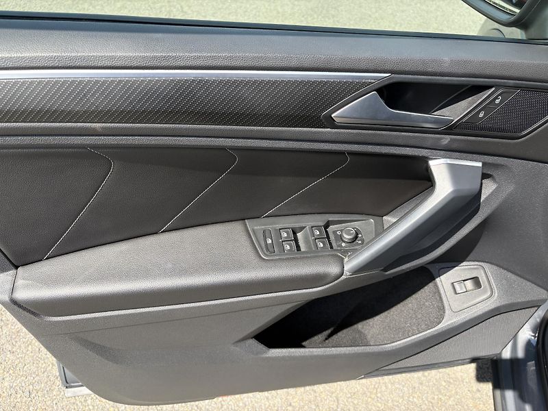 Volkswagen Tiguan 2.0 TSI DSG 4MOTION R-LINE 140 - fotka 11 z 28