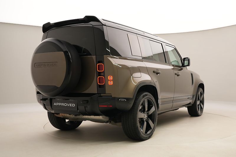 Land Rover Defender 110 D300 X-DYNAMIC HSE AWD CZ - fotka 12 z 54