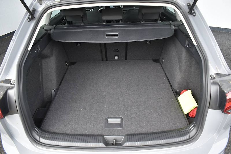 Volkswagen Golf Variant (2024) STYLE 1.5TSI, Manuál,LED - fotka 12 z 24